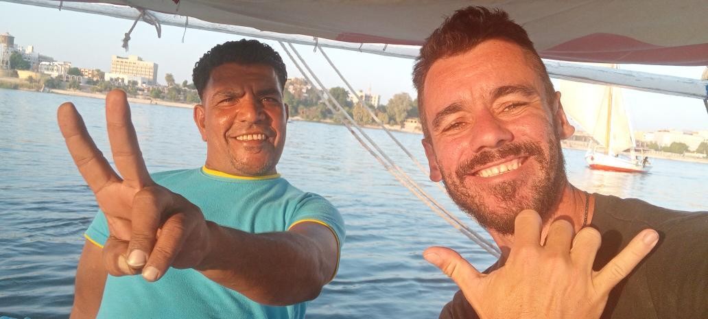 Ziki with a guest during a Nile experience